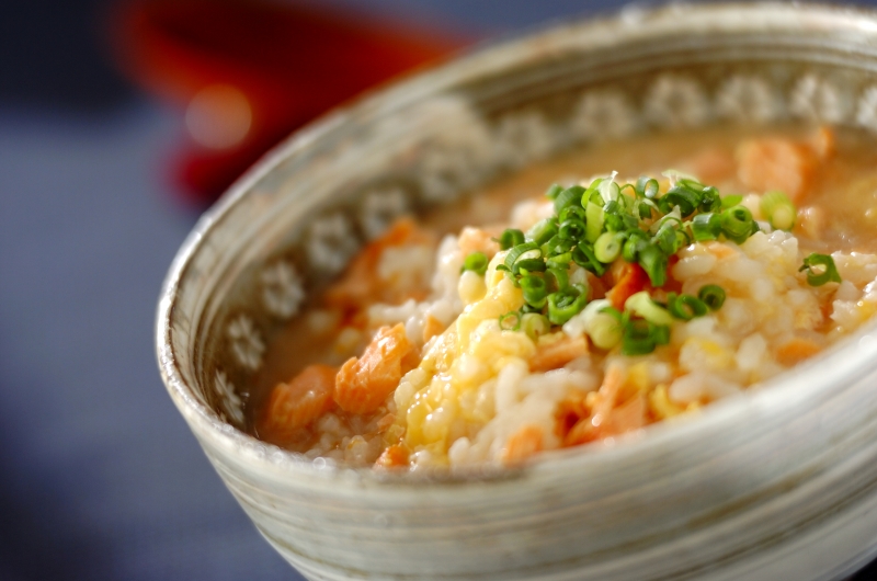 塩鮭と梅の雑炊 レシピ 作り方 E レシピ 料理のプロが作る簡単レシピ