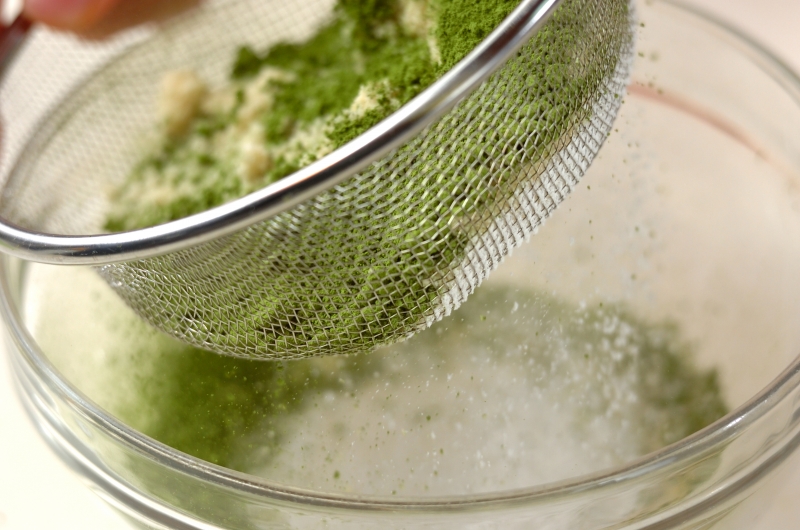 抹茶のポルボローネの下準備1