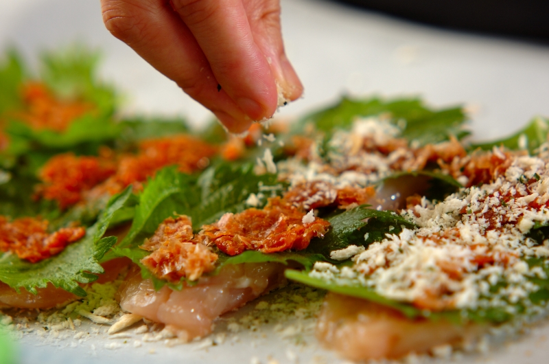 梅肉と大葉のささ身パン粉焼きの作り方2