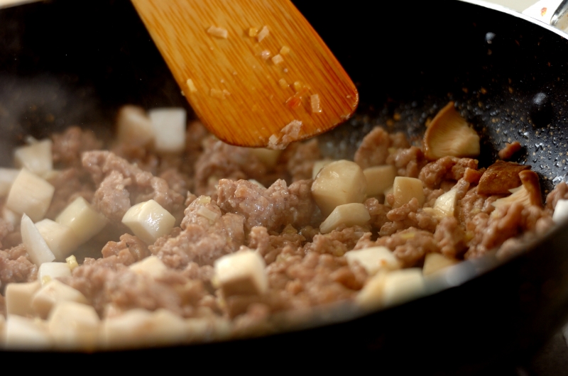 エリンギでかさ増し! ジャージャー麺の作り方の手順3