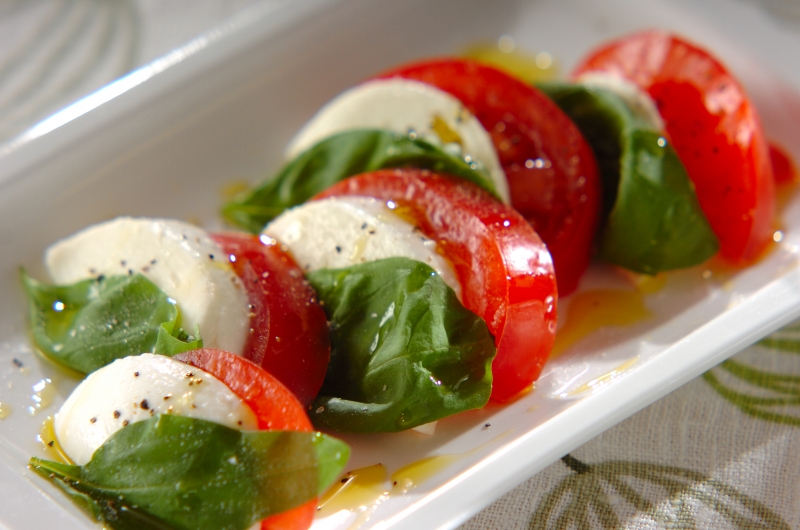 トマトとモッツアレラのカプレーゼ 副菜 レシピ 作り方 E レシピ 料理のプロが作る簡単レシピ