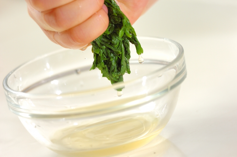 春菊とアサリのパスタの下準備1