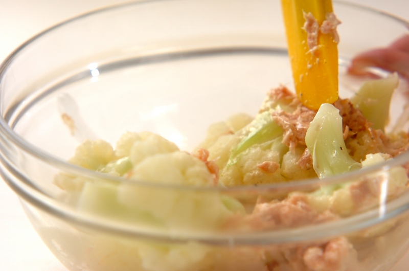 カリフラワーのマヨネーズサラダ やみつきに！ by山下 和美さんの作り方1