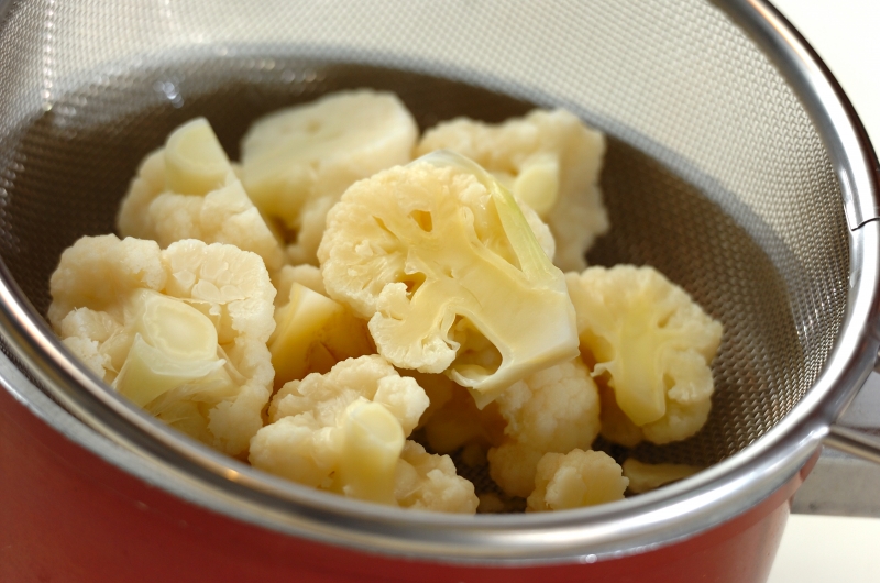 プロが教える 時短レシピ カリフラワーのチーズ焼きの下準備1