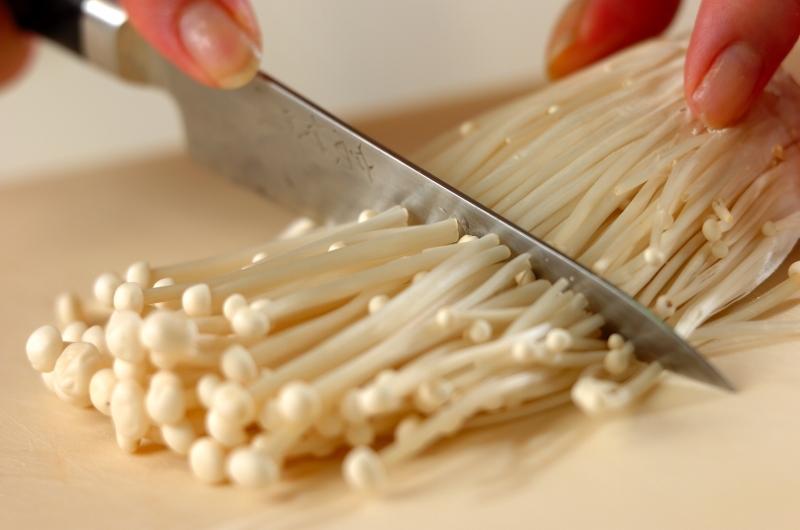 エノキとチーズの春巻きの作り方の手順1