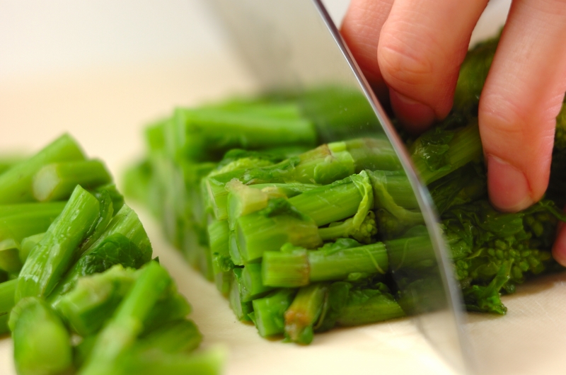 簡単時短パスタ ソーセージと菜の花 by山下 和美さんの下準備2