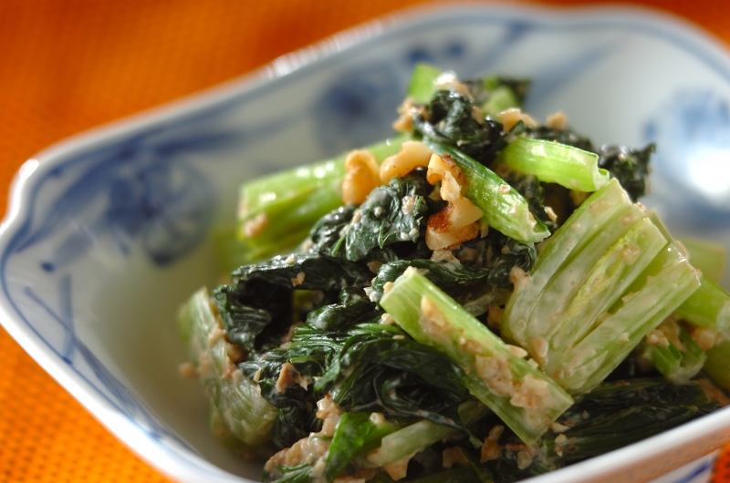 小松菜とクルミの和え物
