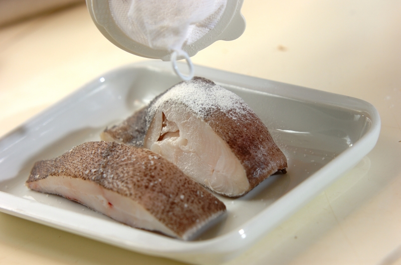 レモンとバター黄金の組み合わせ！カレイのレモンバタームニエルの作り方2