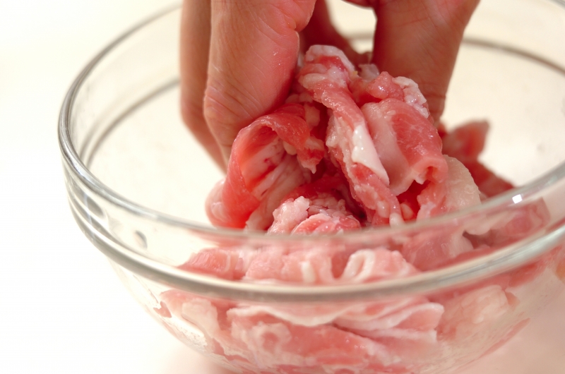 春キャベツのやみつき 豚のみそ炒め by保田 美幸さんの下準備2