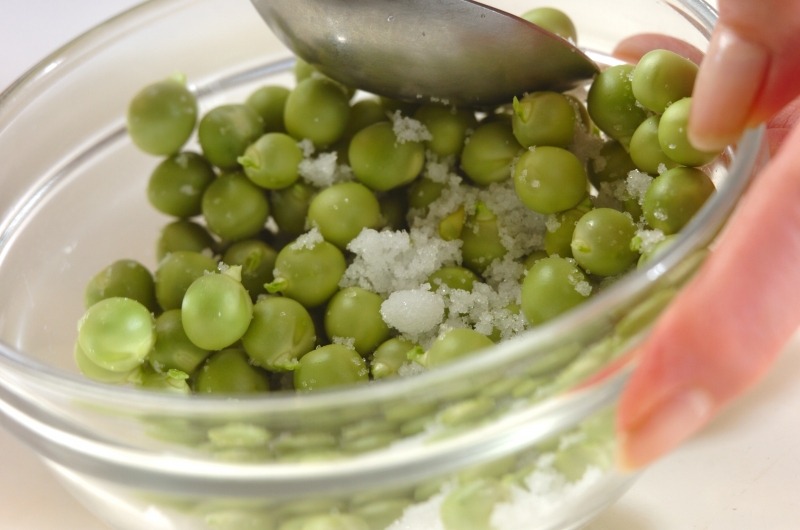 鍋で炊く！ふっくらおいしい鯛飯の下準備1