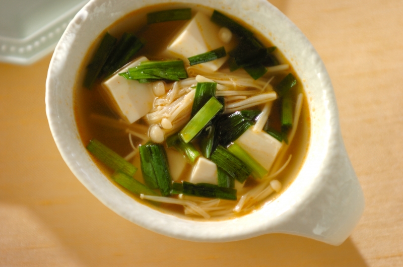 豆腐とエノキのピリ辛スープ