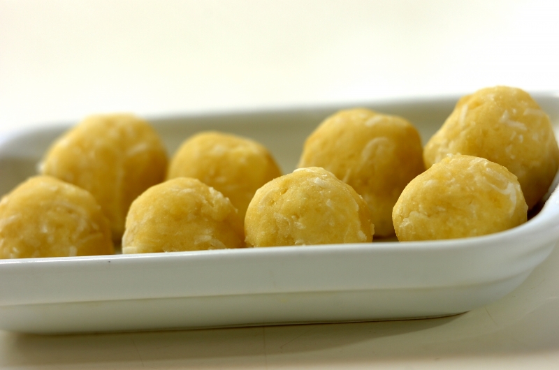 ココナッツ風味のサツマゴマ団子の作り方の手順2