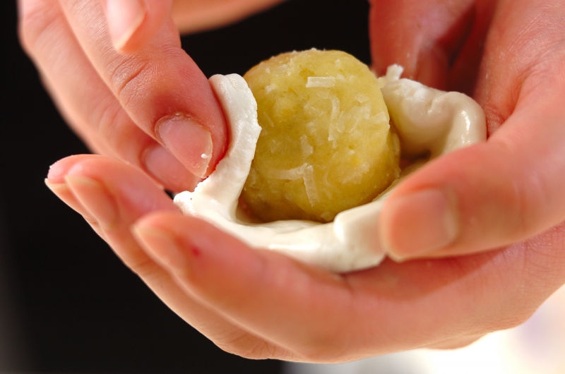 ココナッツ風味のサツマゴマ団子の作り方の手順4