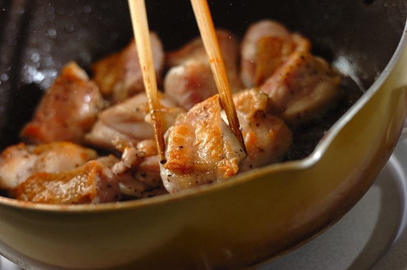 こってりコク旨!鶏もも肉と大根のバターしょうゆ煮の作り方の手順3