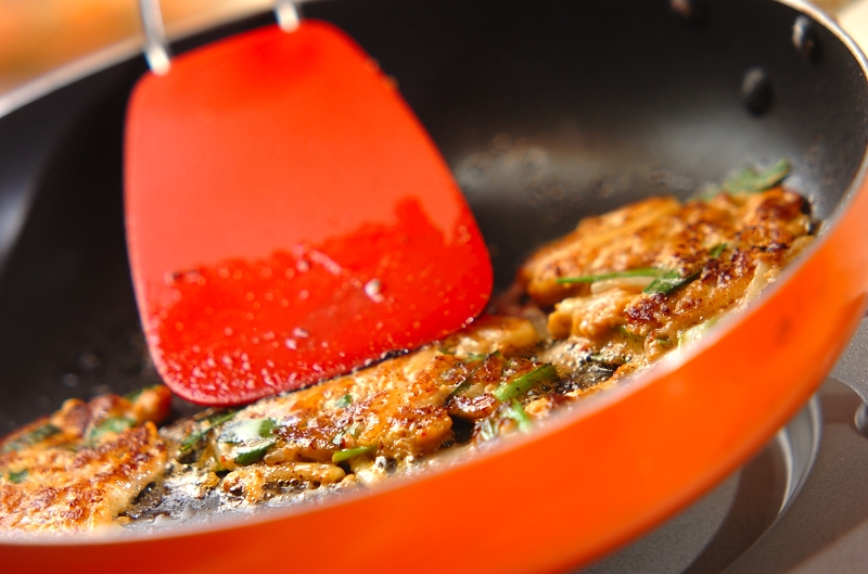 キムチとうどんのミニお好み焼き風の作り方の手順3