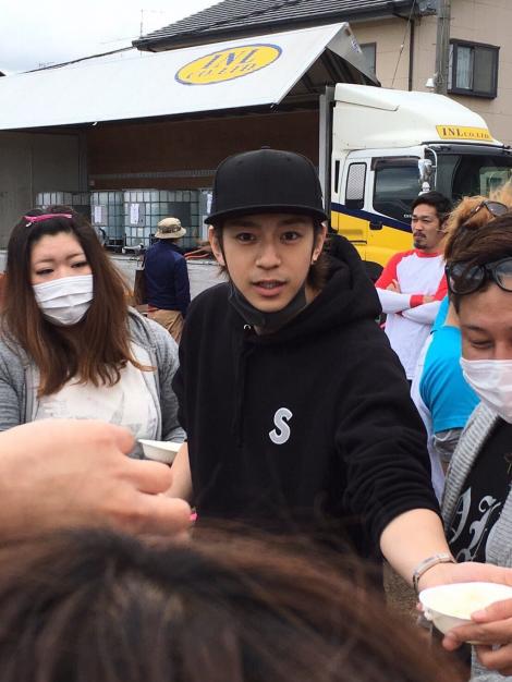 まとめよう 画像 三浦翔平 被災地訪問で炊き出し 写真まとめ 熊本地震 西原村 フレンズちゃんねる